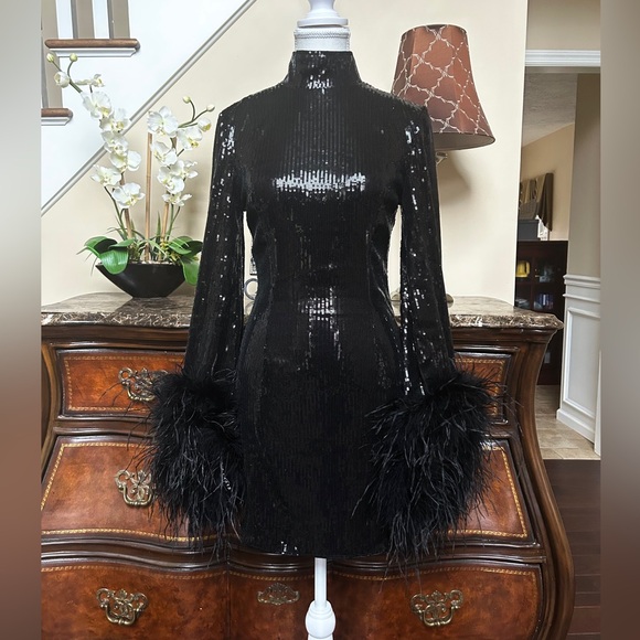 CUPID
BLACK SEQUIN HIGH-NECK MINI DRESS WITH FEATHER CUFFS - Picture 2 of 5